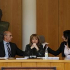 María Eugenia Gancedo, en el centro, durante el pleno del jueves en el que se aprobó aplicar la pres