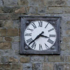 El reloj de la iglesia de Amatrice, detenido a la hora del terremoto.