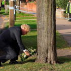 Boris Johnson deposita un ramo de flores en homenaje a David Amess, que murió apuñalado ANDREW PARSONS