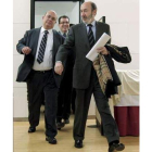 Rubalcaba y el presidente de la comisión Emilio Olabarría.