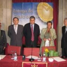 Domingo Fuertes, en el centro, posa con los galardonados