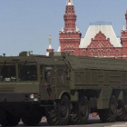 Una plataforma de misiles 'Iskander' en un ensayo para un desfile en la plaza Roja de Moscú, el 7 de mayo.