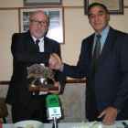 Nicanor García, junto al presidente de la Asociación Viloria. .
