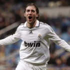 Gonzalo Higuaín celebra el primer y único gol del Real Madrid frente al Racing de Santander