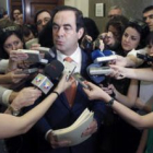El presidente del Congreso, José Bono, habla con los periodistas.