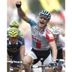 El alemán André Greipel celebra su victoria.