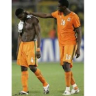 Touré Yayá consuela a su compañero de selección Kolo Touré