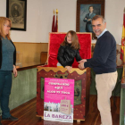 Silván, Sofía y el alcalde, durante el sorteo.