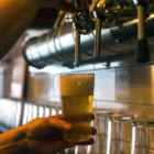 Preparación de una cerveza en Barcelona.