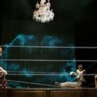 La actriz Amparo Ferrer Báguena, como Hedba Gabler, y Manel Barceló, como el juez Brack