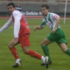 Ernesto trata de irse de un contrario en el partido del pasado día 23 ante el Ciudad de Santiago