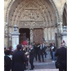 Momentos de la procesión conmemorativa de la Bienaventuranza celebrada ayer. XUASÚS GONZÁLEZ