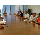Imagen del encuentro mantenido ayer por la Mesa de la Energía. DL