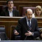 Rubalcaba, en la sesión de control al Gobierno escoltado por Zapatero y Salgado.