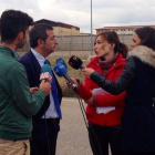 Fermín Guerrero, atendiendo ayer a los medios en Mansilla.