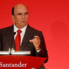El presidente del Banco Santander, Emilio Botín, durante la presentación de resultados, el año pasado en Madrid.