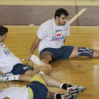 Los jugadores del Ademar durante el entrenamiento que realizaron en la tarde de ayer.