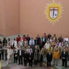 Los ex alumnos posaron ayer en el patio del colegio San Ignacio