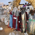 Los tres Magos de Oriente, instantes después de adorar al niño en el portal del Belén de la Plaza de San Marcelo.