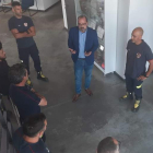 Marco Morala con algunos de los bomberos. DL