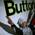Button celebra su título de campeón mundial.