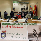 El Ayuntamiento de Valdefresno acogió el fallo del concurso de relatos de lucha leonesa. MARCIANO PÉREZ