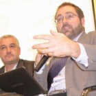 De Juanes (Poeda) y Barrio (Inteco), durante el simposio.
