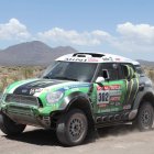 Peterhansel ya lidera la clasificación general en coches.
