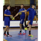 Aguirrezabalaga, Carrillo y Richi durante un entrenamiento del Abanca Ademar
