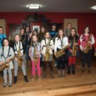 Los alumnos de saxofón y su profesor Alejandro Espeso tras las actuaciones