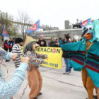 Manifestación ante la cementera el pasado 2 de abril.