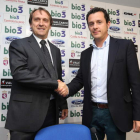 Carlos Lasheras, izquierda, en la presentación como director deportivo de la Ponferradina, junto a Eduardo Domínguez.