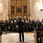 La actuación del coro Ángel Barja fue seguida con expectación en San Marcos.