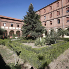 Vistas del jardín-claustro.