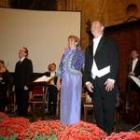 El director y la soprano en un momento del concierto en la Catedral
