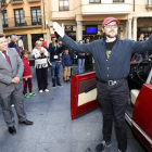 El actor y director Santiago Segura, a su llegada a la plaza Mayor de Astorga. MARCIANO PÉREZ