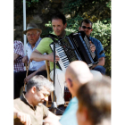 La Xuntanza reunió en Babia a jóvenes y veteranos músicos de acordeón en el palacio de Riolago. MARCIANO PÉREZ