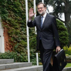 Rajoy, en la entrada del palacio de la Moncloa.