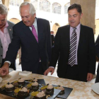 Cayón, García, Martínez y Del Egido visitaron el concurso exposición de la trucha.
