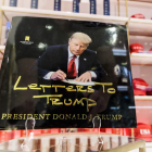 Una foto de la promoción del libro de Trump ayer, en el Trump Tower en Nueva York. JUSTIN LANE