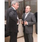 El edil del PSOE de Ponferrada (derecha), ayer en el juzgado.