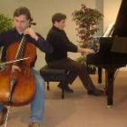 El chelista Luis Zorita y el pianista Luis Miguel Abello, durante un ensayo para el concierto de hoy