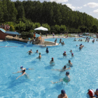 Las piscinas de Valencia de Don Juan ya funcionan a pleno rendimiento desde hace varios días. JESÚS F.S.