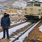 Un piquete corta la vía férrea en Ciñera y detiene un tren cargado con carbón de importación