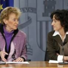 María Teresa Fernández de la Vega y Mercedes Cabrera, en la rueda de prensa del Consejo de Ministros