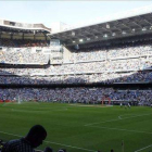 Vista de las gradas del Bernabéu durante el clásico