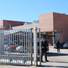 Los agentes registraron durante toda la mañana el matadero de Astorga. DL