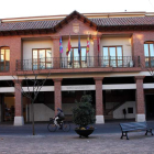Fachada del ayuntamiento de Santa María del Páramo. MEDINA
