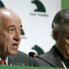 Fernández Ordóñez y Miguel Blesa, en el encuentro financiero celebrado ayer.