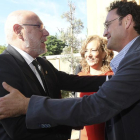 El fiscal general del Estado, José Manuel Maza (i), saluda al portavoz de Unión Progresista de Fiscales (UPF), Álvaro García Ortiz, a su llegada al acto de apertura del XXXII Congreso ordinario de la Unión Progresista de Fiscales hoy en León.